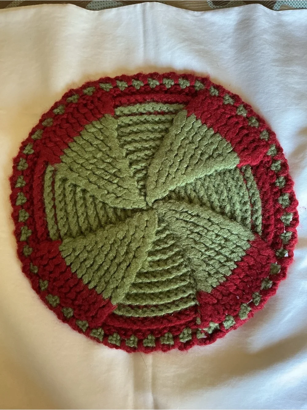 N/A green burgundy